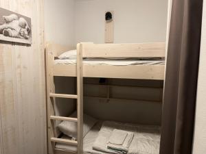 Кровать или кровати в номере Résidence Le Portillo - Piscine - Studio pour 4 Personnes MAE-5313 +4 фотографии