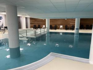 Piscina de la sau aproape de Résidence Le Portillo - Piscine - Studio pour 4 Personnes MAE-5333