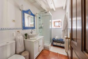 Phòng tắm tại La Casa vacacional del Güelu +42 ảnh