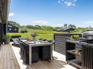 Taman di luar Holiday Home Ata - 400m from the sea by Interhome