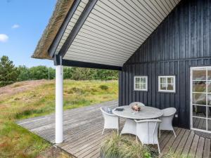 Zahrada ubytování Holiday Home Helmi - 1-5km from the sea by Interhome