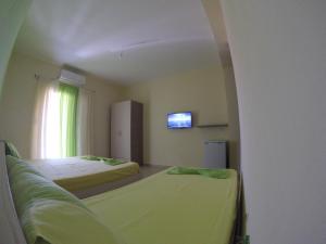 Postel nebo postele na pokoji v ubytování Riviera Rooms