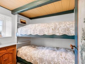 Ένα ή περισσότερα κρεβάτια σε δωμάτιο στο Holiday Home Vili - 100m from the sea by Interhome