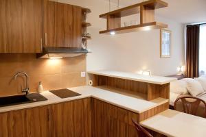 Kuchnia lub aneks kuchenny w obiekcie Apartamenty Hotelu Pod Orłem