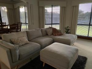 O zonă de relaxare la Blackstone Lakeside 4 Bedrooms 2 Bathrooms