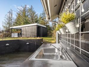 Rõdu või terrass majutusasutuses Holiday Home Lilie - 270m from the sea by Interhome