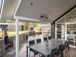 Rõdu või terrass majutusasutuses Holiday Home Lilie - 270m from the sea by Interhome