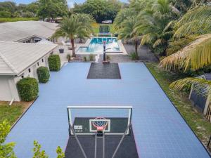 Billede fra billedgalleriet på 400 4BR Jacuzzi Heatrd Pool and Full-Size Ball Courts i Pompano Beach