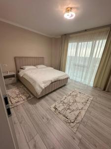Ένα ή περισσότερα κρεβάτια σε δωμάτιο στο Apartament Calea Bucovinei