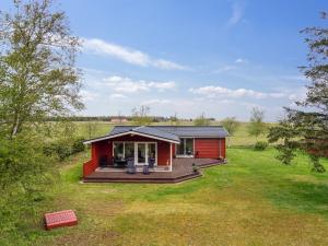 Hoone, kus puhkemaja asub