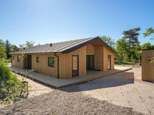 Hoone, kus puhkemaja asub