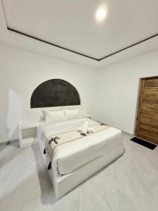 a white bedroom with a white bed in a room at Talvista Kintamani Villa in Kintamani