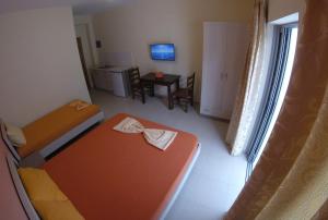 Postel nebo postele na pokoji v ubytování Riviera Rooms