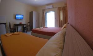 Postel nebo postele na pokoji v ubytování Riviera Rooms