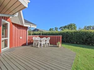 Κήπος έξω από το Holiday Home Simjanka - 600m from the sea by Interhome