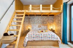 a bedroom with a bunk bed with a staircase at El rinconcito de Jess in El Golfo