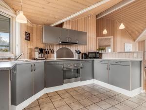 Η κουζίνα ή μικρή κουζίνα στο Holiday Home Dory - 1-0km from the sea by Interhome