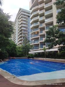 an empty swimming pool in front of a building at Rent Homecation at Tambuli Seaside Living in Maribago