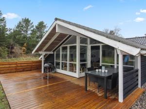 Patio nebo venkovní prostory v ubytování Holiday Home Acucena - 1-3km from the sea by Interhome