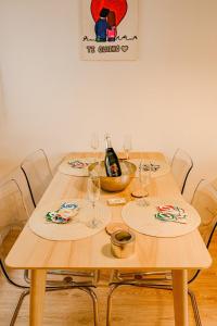 Afbeelding uit fotogalerij van Cabañal Beach House - 10 min to ocean , FastWifi , SmartTV, AC in Valencia