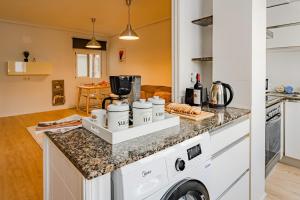 Afbeelding uit fotogalerij van Cabañal Beach House - 10 min to ocean , FastWifi , SmartTV, AC in Valencia