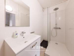 Ένα μπάνιο στο Cosy Urbain - 5 appartements à Montluçon +53 φωτογραφίες