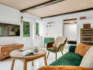 Televisyen dan/atau pusat hiburan di Holiday Home Onida - 5-5km from the sea by Interhome