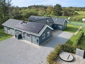 Hoone, kus puhkemaja asub