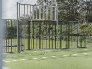 Tennis ja/või seinatennis majutusasutuses Holiday Home Sinikka - 350m from the sea by Interhome või selle läheduses