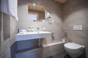 Phòng tắm tại Hotel Sonnenhalde, Arosa