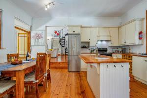 Η κουζίνα ή μικρή κουζίνα στο Waymaker Cottage