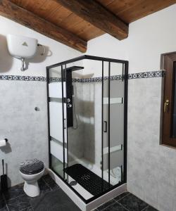 Bilik mandi di Ground Floor Apartment 1800