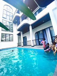 Piscina de la sau aproape de Phố Cổ HOMESTAY 2