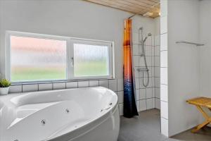 Ένα μπάνιο στο 40769-Ulfborg-Hagevej-16-A +14 φωτογραφίες