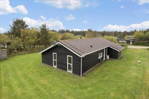 Το κτήριο όπου στεγάζεται  η παραθεριστική κατοικία