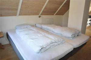 Postel nebo postele na pokoji v ubytování 10722-Ulfborg-Vester-Mosevej-38