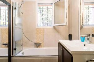 a bathroom with a tub and a sink and a shower at Chambre avec entrée indépendante-Jardin privé- 200m des plages in Théoule-sur-Mer