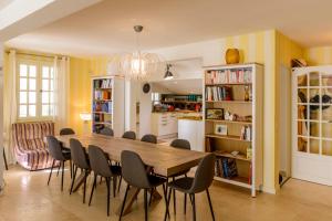 a kitchen and dining room with a table and chairs at Family Home in the Heart of the Luberon with Swimming Pool and Panoramic Vi in Mérindol