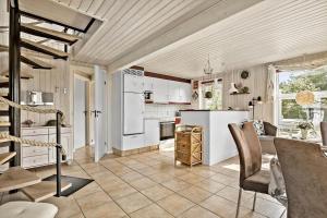 Η κουζίνα ή μικρή κουζίνα στο 40758-Ulfborg-Hagevej-201