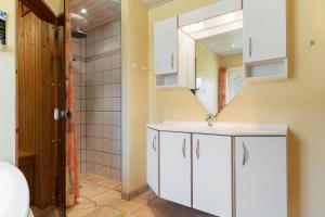 Ένα μπάνιο στο 10842-Ulfborg-Gaffelbjergvej-94 +30 φωτογραφίες