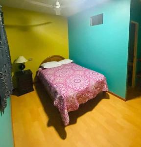 Postel nebo postele na pokoji v ubytování Hotel Jophachi + 1 fotografie