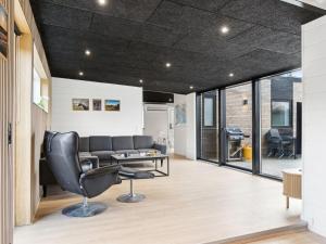 Televiisor ja/või meelelahutuskeskus majutusasutuses Holiday Home Danske - 6-8km from the sea by Interhome