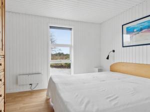 Ένα ή περισσότερα κρεβάτια σε δωμάτιο στο Holiday Home Rik - 2km from the sea by Interhome