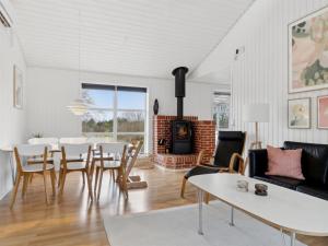 Χώρος καθιστικού στο Holiday Home Rik - 2km from the sea by Interhome