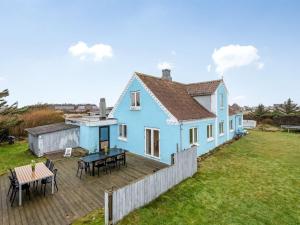 Το κτήριο όπου στεγάζεται  η παραθεριστική κατοικία +23 φωτογραφίες