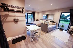 Posezení v ubytování Hideaway near Gleno Waterfall