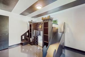 TV a/nebo společenská místnost v ubytování Its All There in Black and White