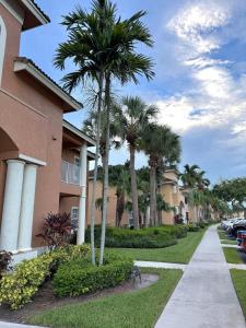 Κήπος έξω από το Beautiful condo at Castle Pines