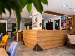 a restaurant with a wooden counter and chairs at Grand Ece Hotel in Çanakkale