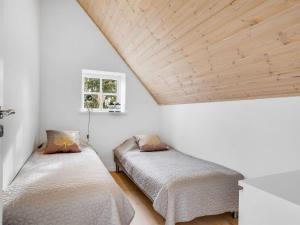 Postel nebo postele na pokoji v ubytování Holiday Home Etly - 246m from the sea by Interhome